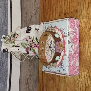 NEW Choose To Plunder Flower Bracelet